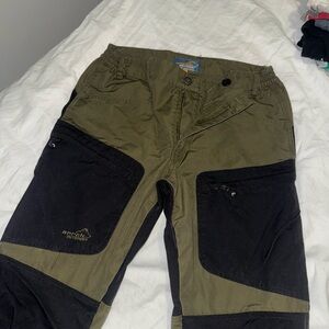 arrack outdoor pants (size - US 6/ Euro 38)